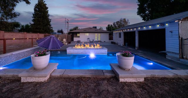 1374 E Gaschen Avenue, Fresno, CA 93725
