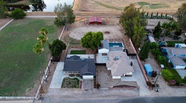 1374 E Gaschen Avenue, Fresno, CA 93725
