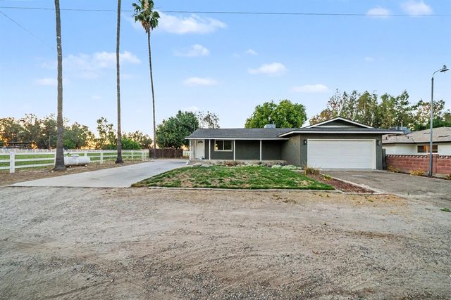 1374 E Gaschen Avenue, Fresno, CA 93725