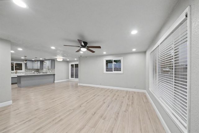 1374 E Gaschen Avenue, Fresno, CA 93725