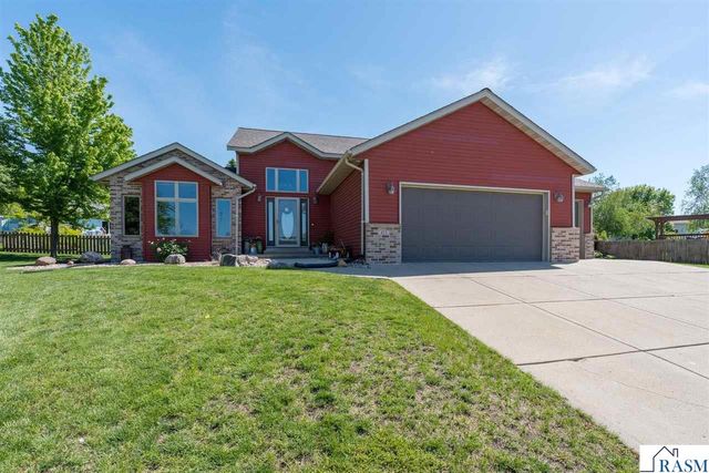 413 Thomas Drive, Eagle Lake, MN 56024