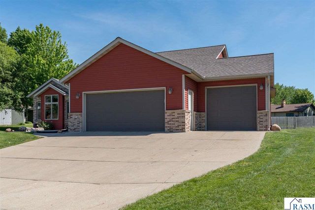 413 Thomas Drive, Eagle Lake, MN 56024