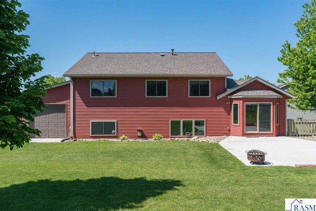 413 Thomas Drive, Eagle Lake, MN 56024