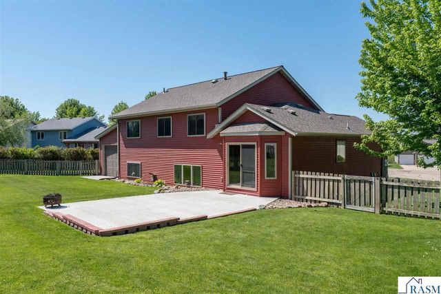 413 Thomas Drive, Eagle Lake, MN 56024