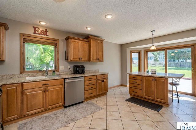 413 Thomas Drive, Eagle Lake, MN 56024
