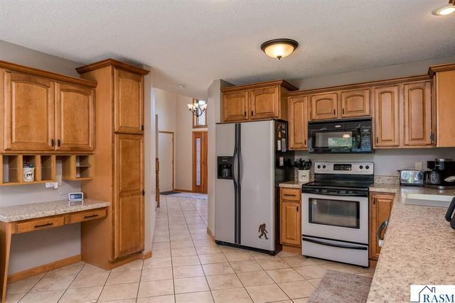 413 Thomas Drive, Eagle Lake, MN 56024