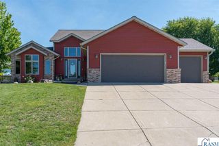 413 Thomas Drive, Eagle Lake, MN 56024