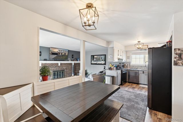 24198 COLONIAL Drive, Woodhaven, MI 48183