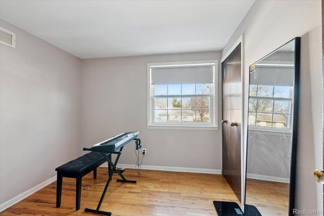 24198 COLONIAL Drive, Woodhaven, MI 48183