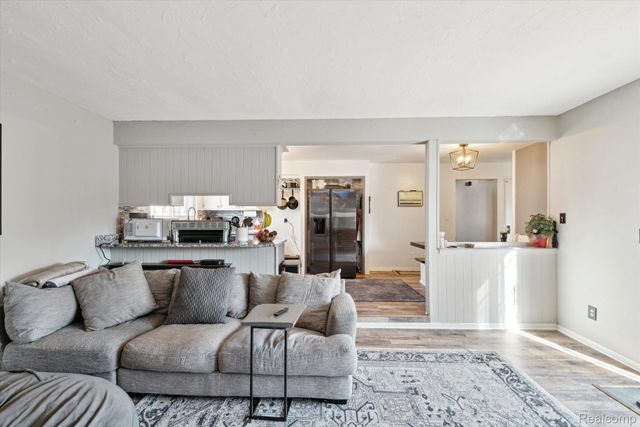24198 COLONIAL Drive, Woodhaven, MI 48183