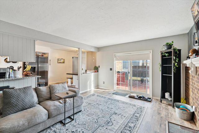 24198 COLONIAL Drive, Woodhaven, MI 48183