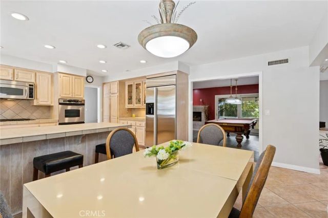 18200 Vintage, Northridge, CA 91325