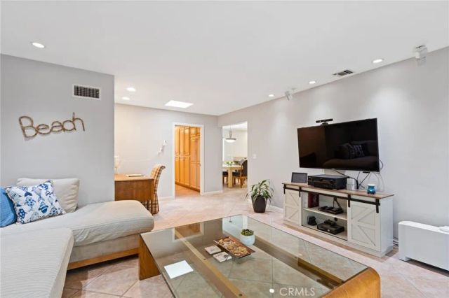 18200 Vintage, Northridge, CA 91325