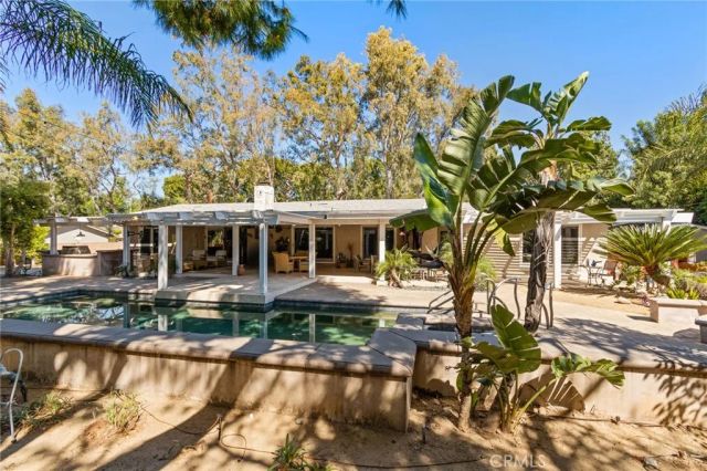 18200 Vintage, Northridge, CA 91325