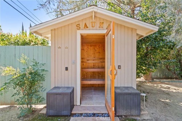 18200 Vintage, Northridge, CA 91325