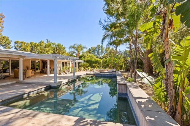 18200 Vintage, Northridge, CA 91325