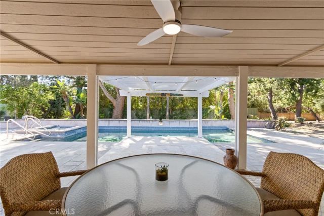 18200 Vintage, Northridge, CA 91325