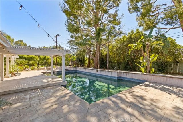 18200 Vintage, Northridge, CA 91325