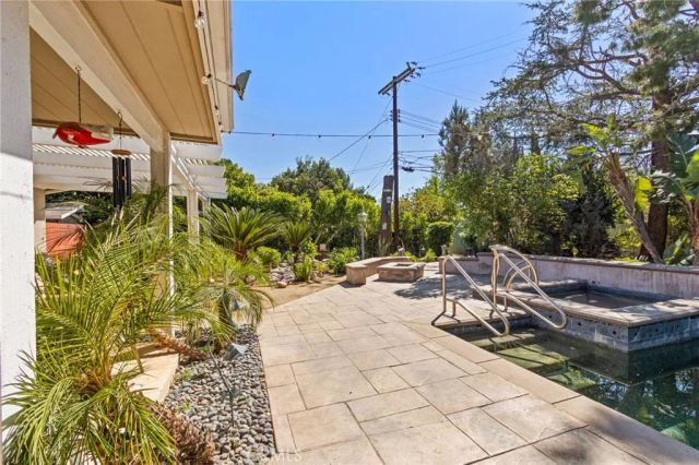 18200 Vintage, Northridge, CA 91325