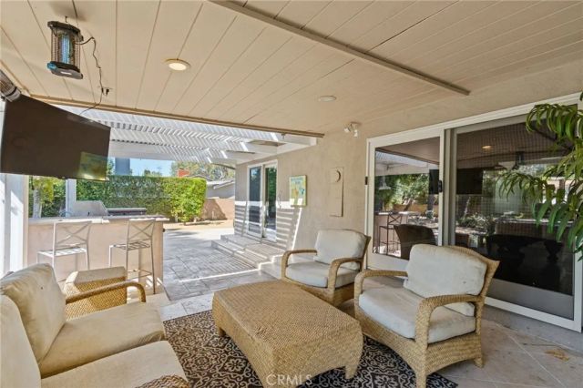 18200 Vintage, Northridge, CA 91325