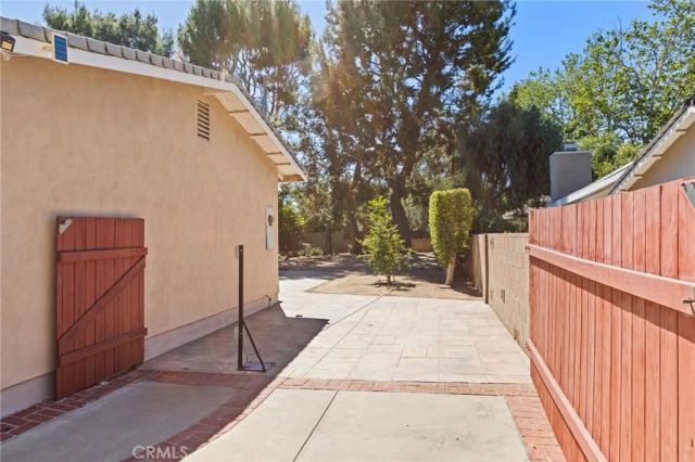 18200 Vintage, Northridge, CA 91325