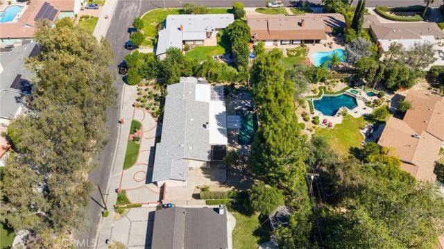 18200 Vintage, Northridge, CA 91325