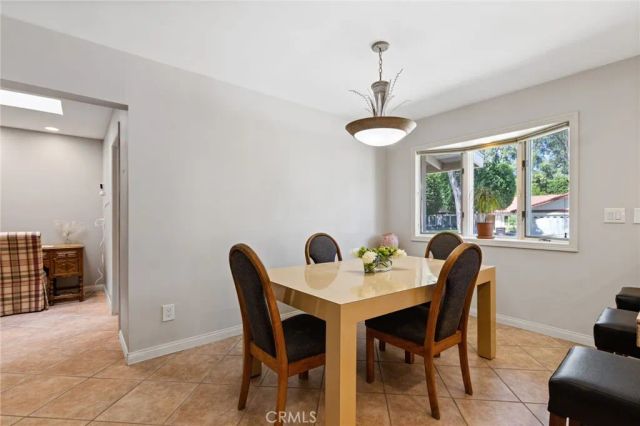 18200 Vintage, Northridge, CA 91325