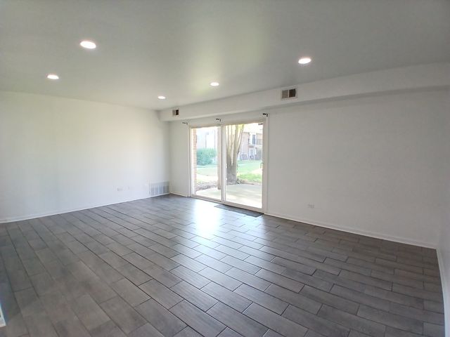 2300 Beau Monde Lane 103, Lisle, IL 60532