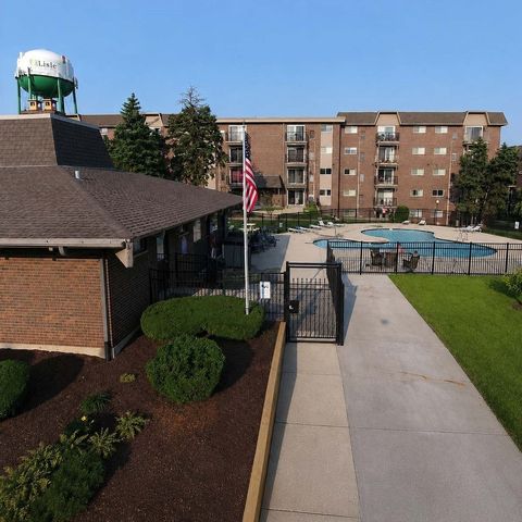 2300 Beau Monde Lane 103, Lisle, IL 60532