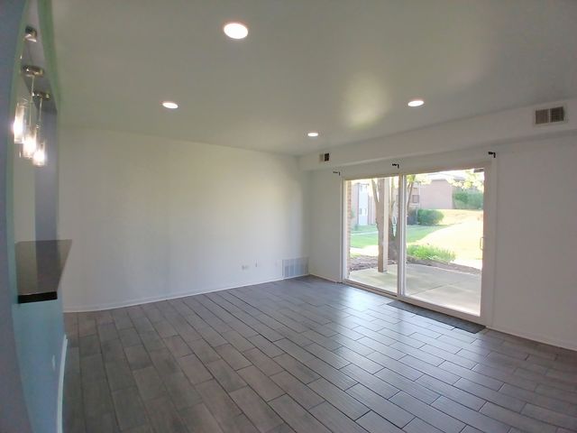 2300 Beau Monde Lane 103, Lisle, IL 60532