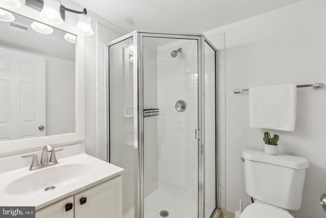 695 W GLEBE RD, Alexandria, VA 22305