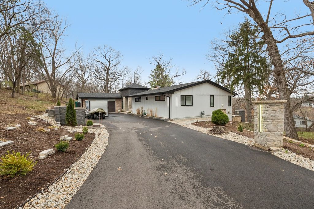 306 Woodlock Street, Ingleside, IL 60041