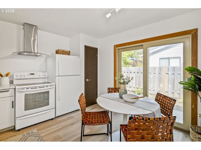 3018 Sw CARSON St, Portland, OR 97219