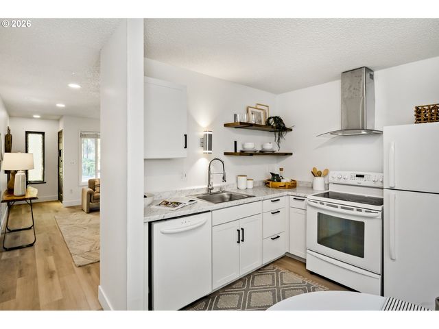3018 Sw CARSON St, Portland, OR 97219