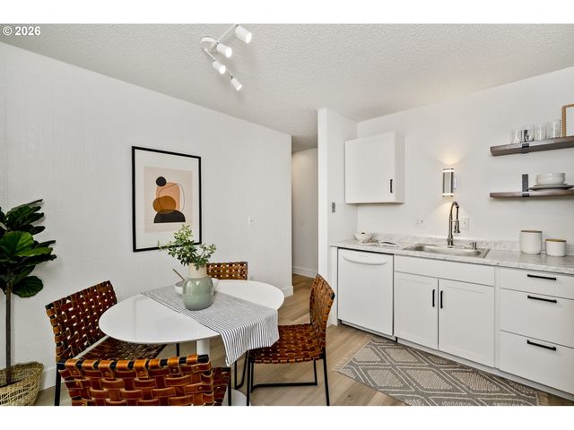 3018 Sw CARSON St, Portland, OR 97219