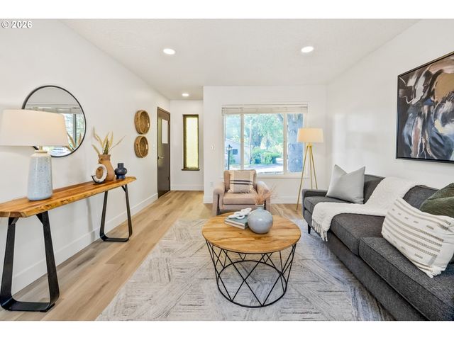 3018 Sw CARSON St, Portland, OR 97219