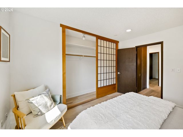 3018 Sw CARSON St, Portland, OR 97219