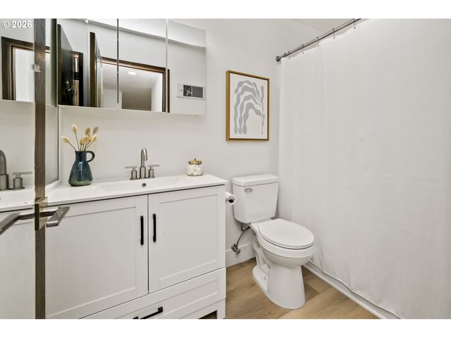 3018 Sw CARSON St, Portland, OR 97219