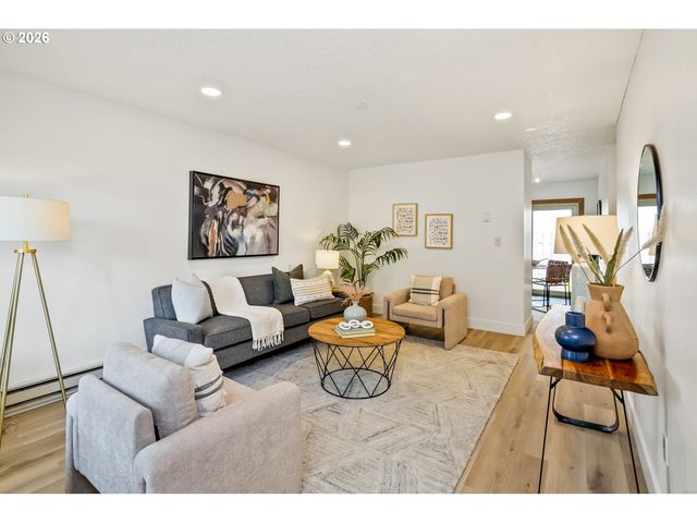 3018 Sw CARSON St, Portland, OR 97219