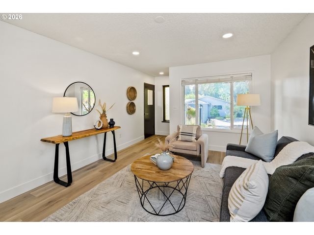 3018 Sw CARSON St, Portland, OR 97219