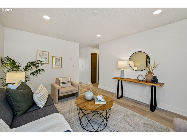 3018 Sw CARSON St, Portland, OR 97219