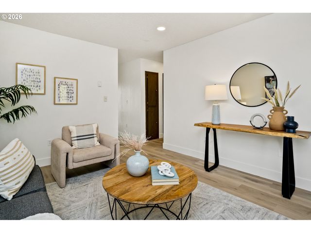3018 Sw CARSON St, Portland, OR 97219