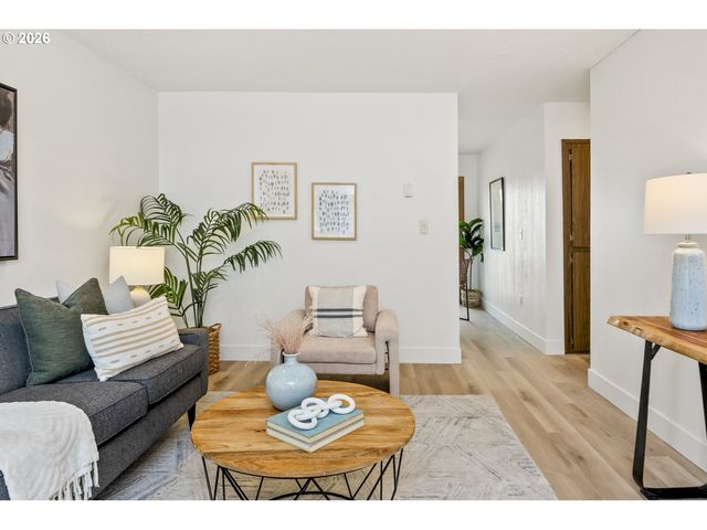 3018 Sw CARSON St, Portland, OR 97219