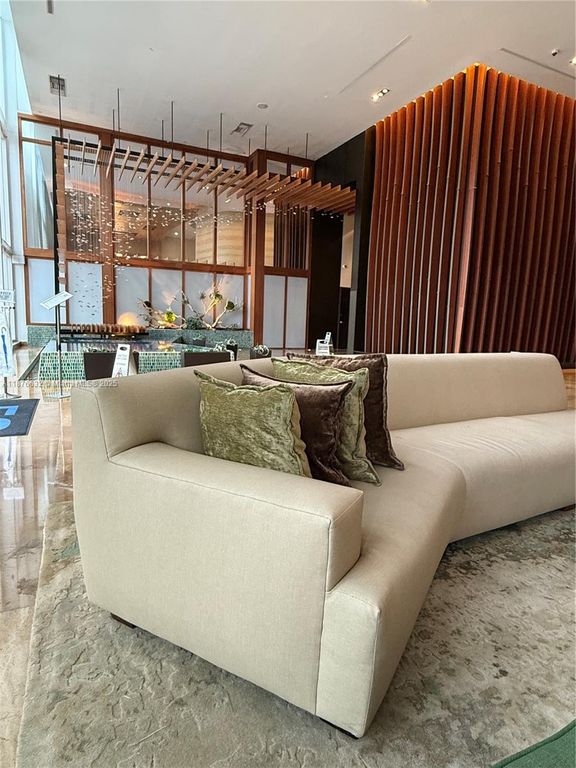 50 Biscayne Blvd 711, Miami, FL 33132