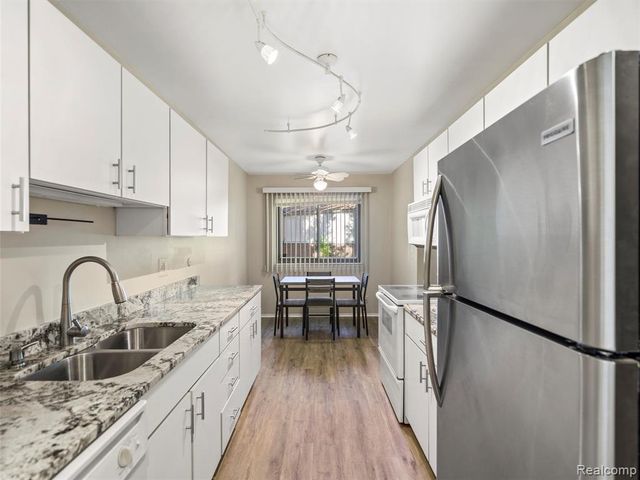 26656 Farmbrook Villa Drive, Southfield, MI 48034