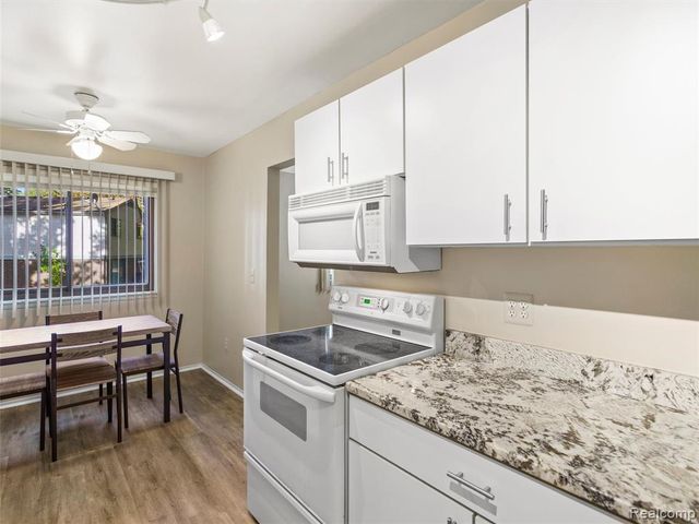 26656 Farmbrook Villa Drive, Southfield, MI 48034