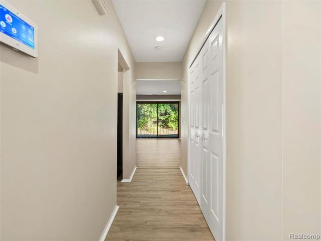 26656 Farmbrook Villa Drive, Southfield, MI 48034