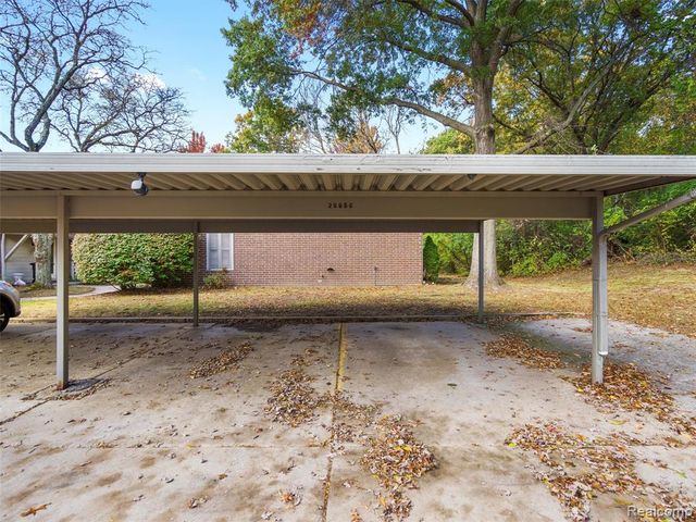 26656 Farmbrook Villa Drive, Southfield, MI 48034