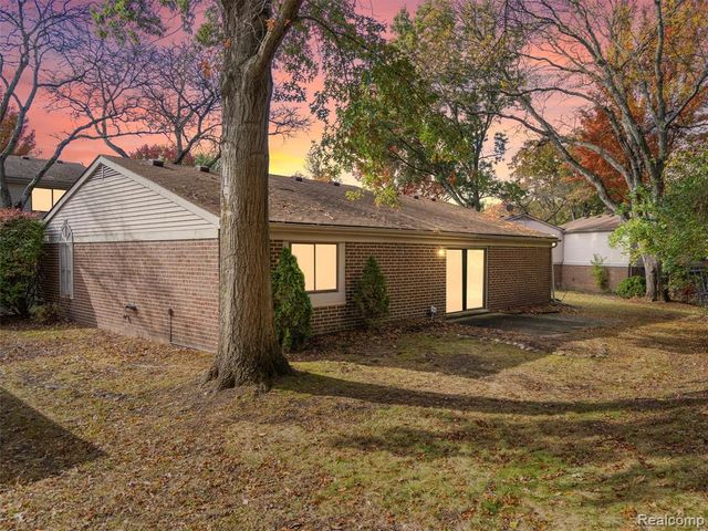 26656 Farmbrook Villa Drive, Southfield, MI 48034