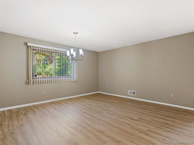 26656 Farmbrook Villa Drive, Southfield, MI 48034